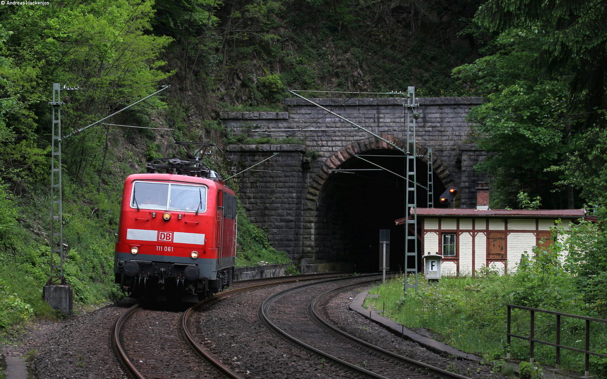 111 061-8 als Tfzf 70660 (Rottweil-Freiburg(Brsg)Hbf) bei Niederwasser 27.5.16