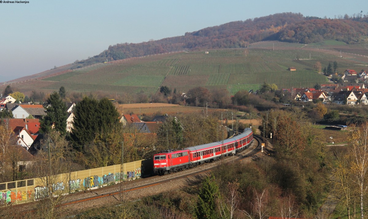 111 061-8 mit der RB 26567 (Offenburg-Neuenburg(Baden)) bei Schallstadt 27.11.13