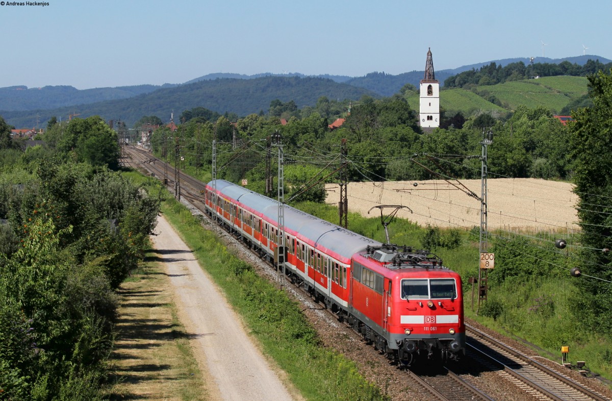 111 061-8 mit der RB 26575 (Offenburg-Basel Bad Bf) bei Denzlingen 10.7.15
