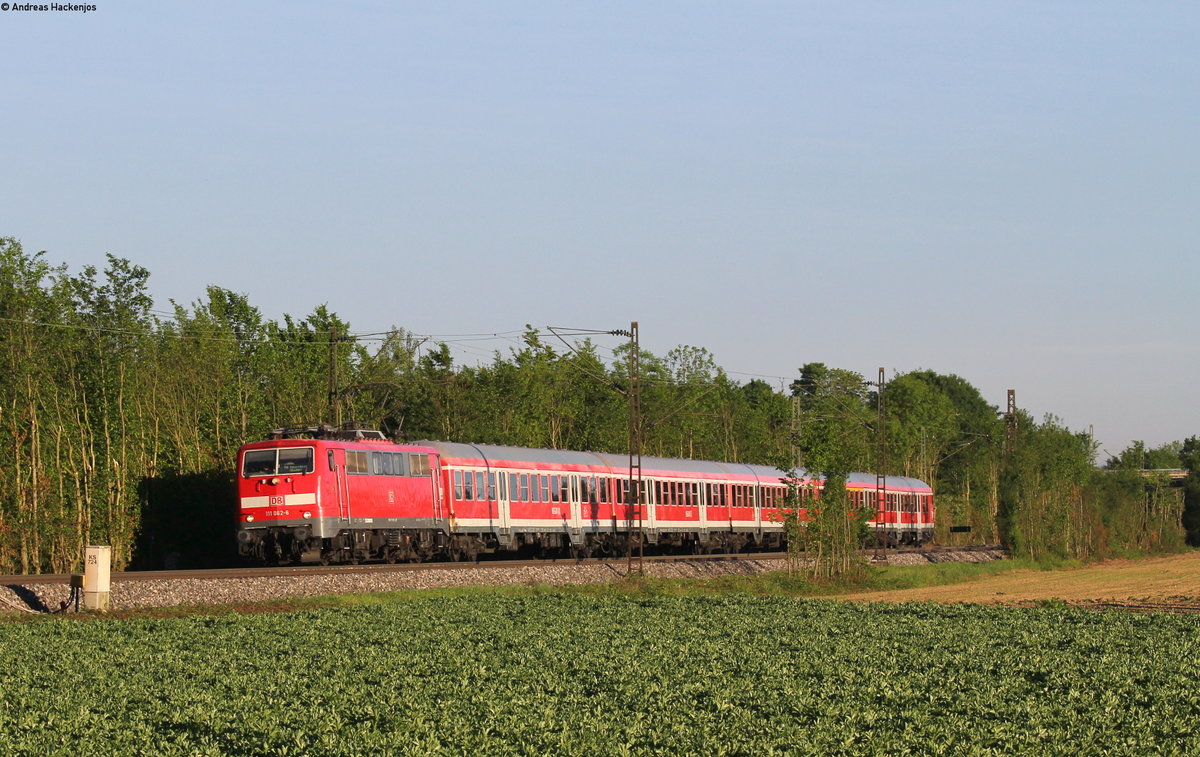 111 062-6 mit der RB 17075 (Emmendingen-Neuenburg(Baden)) bei Kollmarsreute 17.5.17