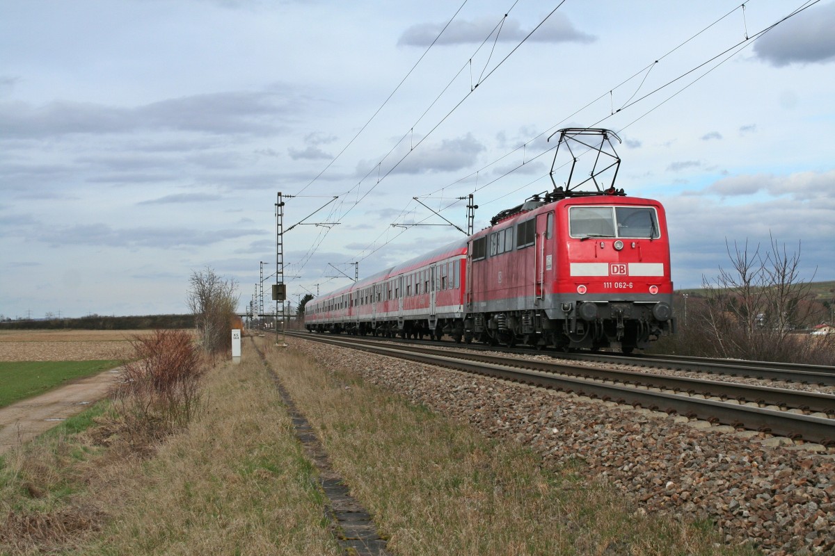 111 062-6 mit der RB 26566 von Neuenburg (Baden) über Freiburg (Breisgau) Hbf nach Offenburg am Nachmittag des 27.02.14 bei Hügelheim.