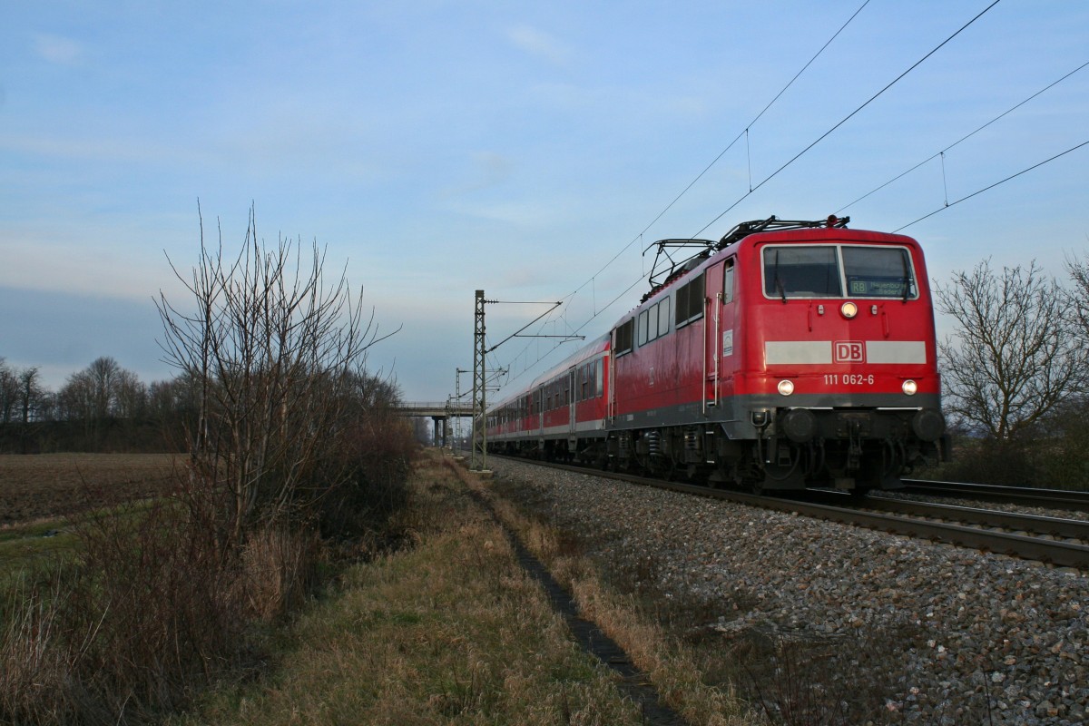 111 062-6 mit der RB 26573 von Freiburg (breisgau) Hbf nach Neuenburg (Baden) am Nachmittag des 18.01.14 s�dlich von Buggingen.