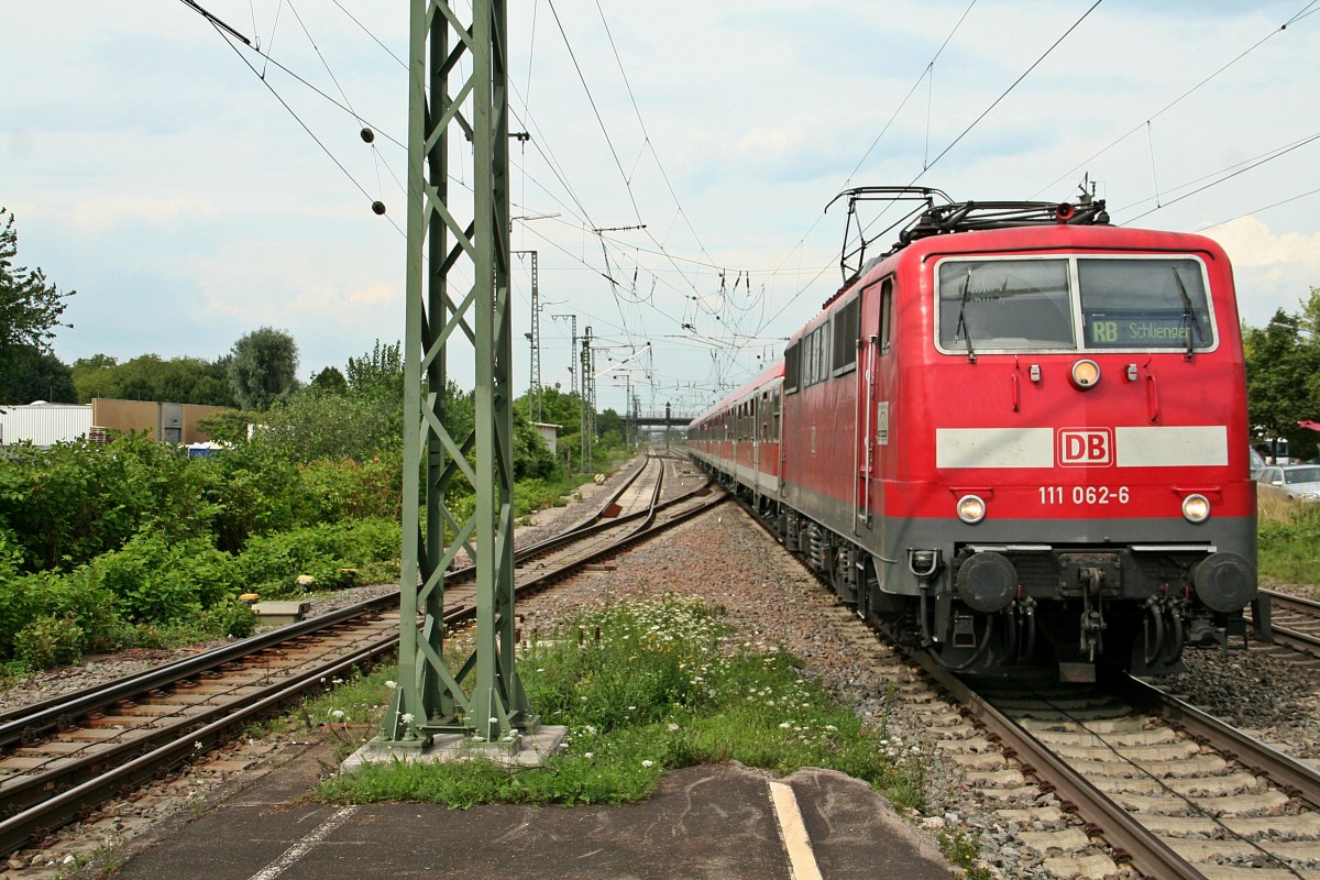 111 062-6 mit einer RB von Offenburg nach Schliengen am Nachmittag des 23.07.14 bei der Einfahrt in den Bahnhof Mllheim (Baden).