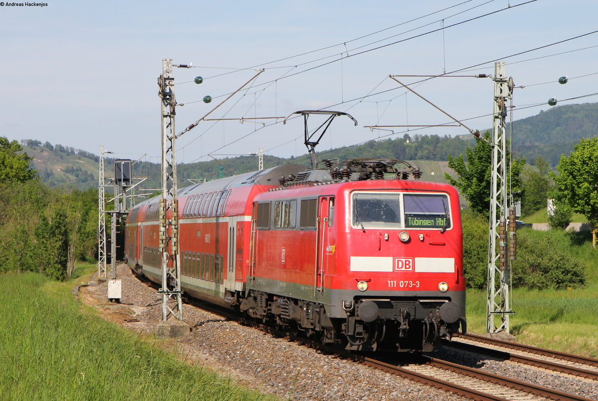 111 073-3 mit dem RE 22039 (Stuttgart Hbf-Tübingen Hbf) bei Metzingen 23.5.19