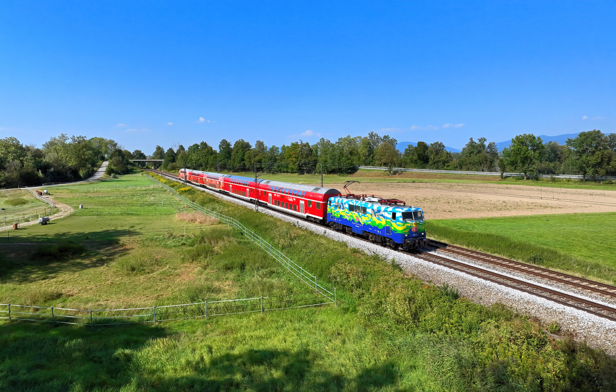 111 074 mit einem RE3 am 05.09.2024 bei Schwarzwöhr.