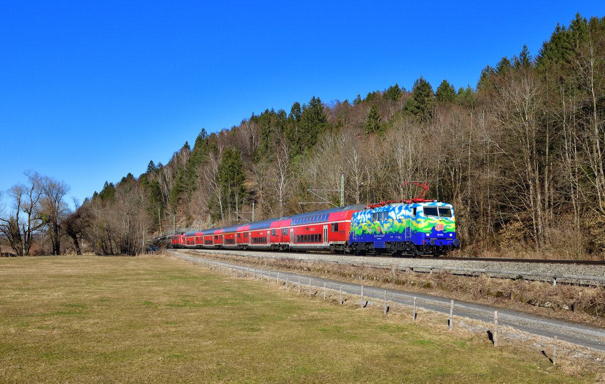 111 074 mit einer RB am 23.02.2022 bei Eschenlohe.