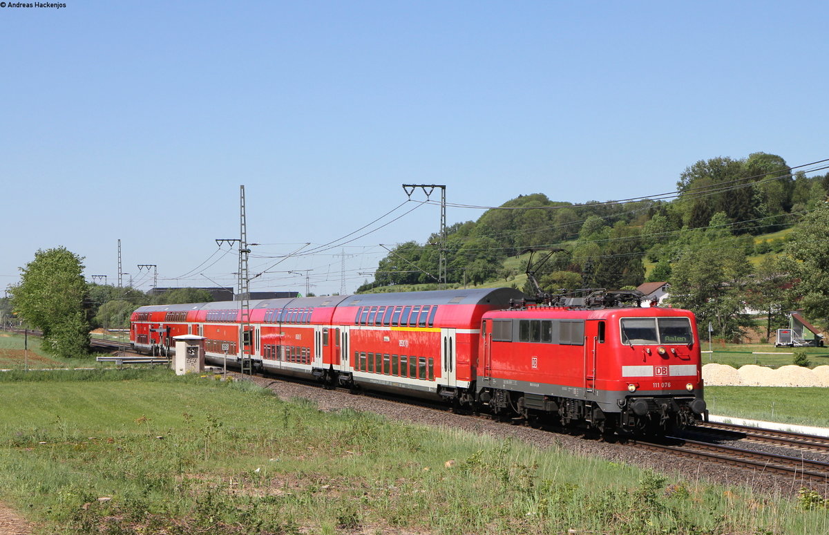 111 076-6 mit dem RE 19417 (Stuttgart Hbf-Aalen) bei Aalen 7.5.18