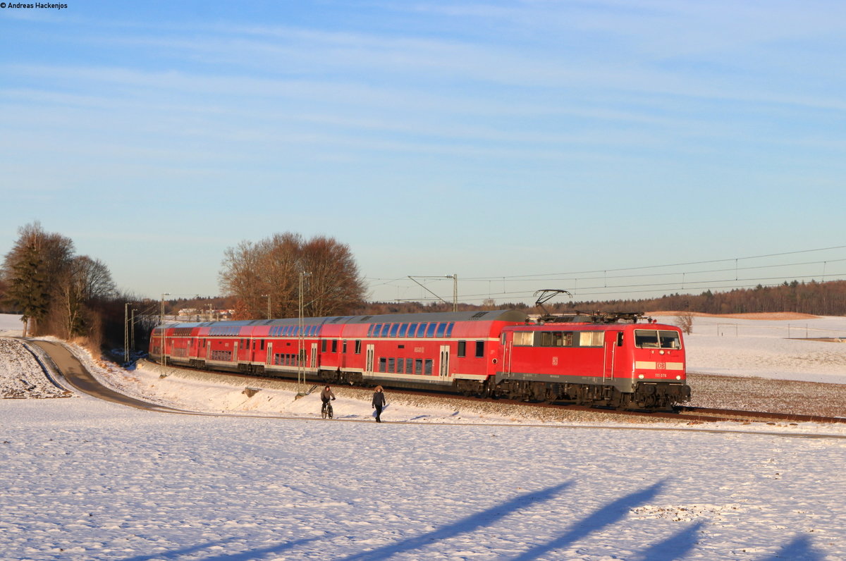 111 076-6 mit dem RE 57414 (München Hbf-Memmingen) bei Kottgeisering 14.2.21