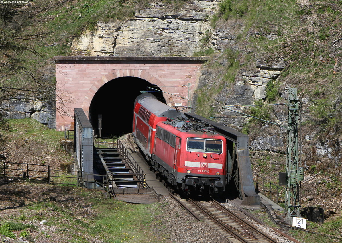 111 079-0 mit dem RE 19035 (Stuttgart Hbf-Singen(Htw)) bei Rottweil 24.4.17. Ich fand es schwierig das Bild auszurichten