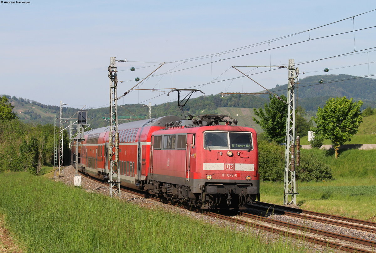 111 079-0 mit dem RE 22043 (Stuttgart Hbf-Tübingen Hbf) bei Metzingen 23.5.19