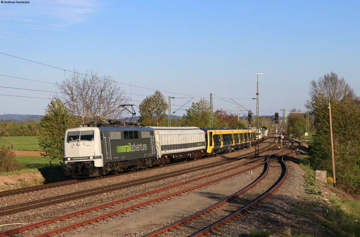 111 082-4 mit dem 0430 002 im Schlepp als DbZ 56044(Konstanz-Saarbrücken Rbf) in Welschingen 3.5.21