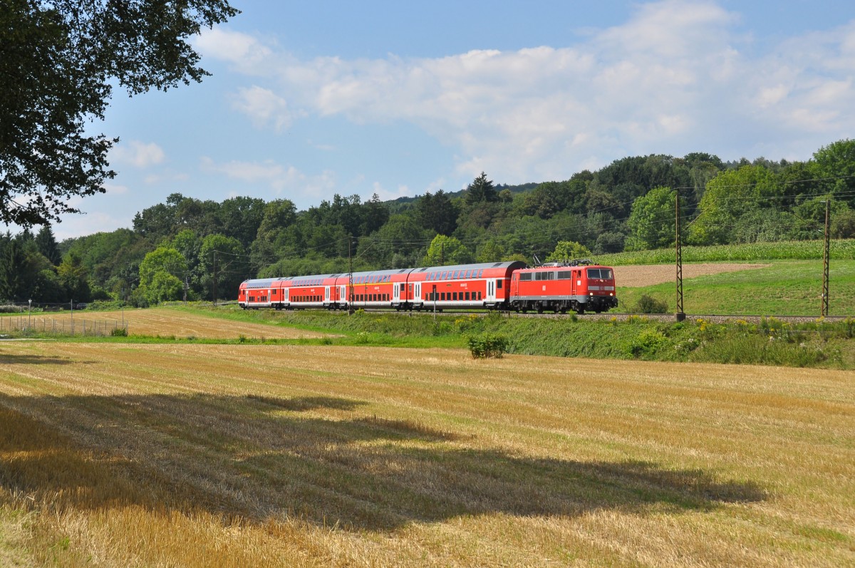 111 082 mit IRE 4229 von Stuttgart HBF nach Lindau HBF.Aufgenommen bei Ebersbach an der Fils am 17.8.2013.Eher eine ungewhnliche Bespannung wenn man bedenkt das die IRE`S Stuttgart-Lindau mit der BR 146 unterwegs sind.