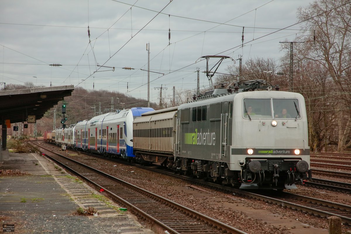 111 082 Railadventure mit einer Überführung Desiro HC (Israel) & Desiro ML (ODEG) in Köln West. 
