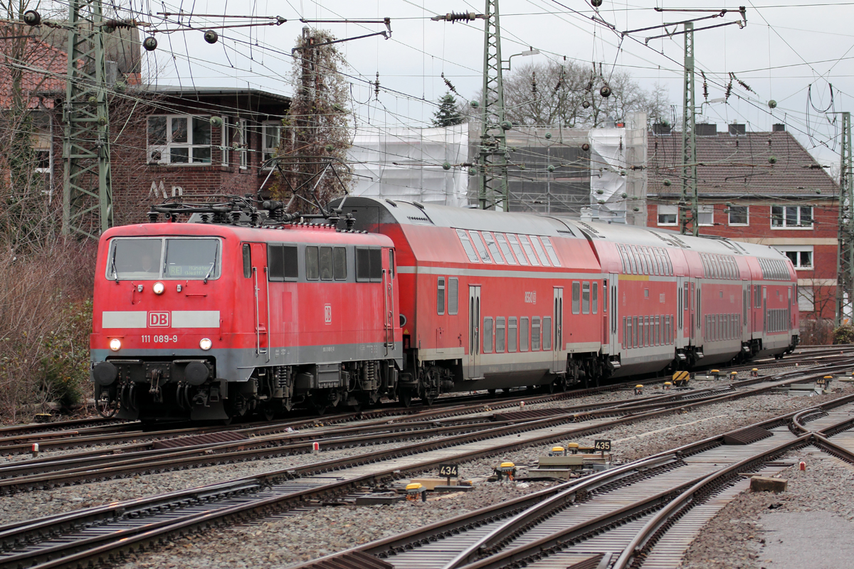 111 089-9 mit RE bei der Einfahrt in Münster Hbf. 22.12.2013