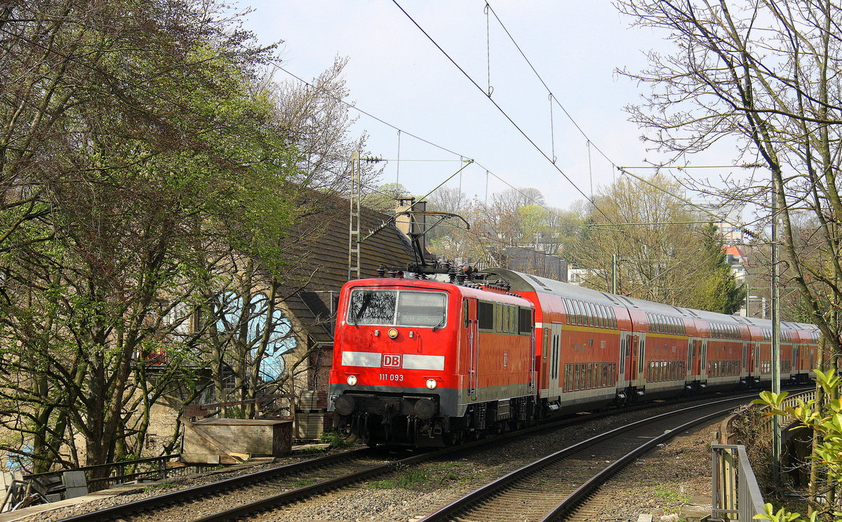 111 093 DB kommt mit dem RE4 von Dortmund-HBf nach Aachen-Hbf und kommt aus Richtung Rheydt,Wickrath,Beckrath,Herrath,Erkelenz,Baal,Hückelhoven-Baal,Brachelen,,Lindern,Süggerrath,Geilenkirchen,Frelenberg,Zweibrüggen,Übach-Palenberg,Rimburg,Finkenrath,Hofstadt,Herzogenrath, Kohlscheid,Richterich,Laurensberg,Aachen-West und fährt durch Aachen-Schanz in Richtung Aachen-Hbf. 
Aufgenommen vom Bahnsteig von Aachen-Schanz. 
Bei schönem Frühlingswetter am Nachmittag vom 4.4.2017.