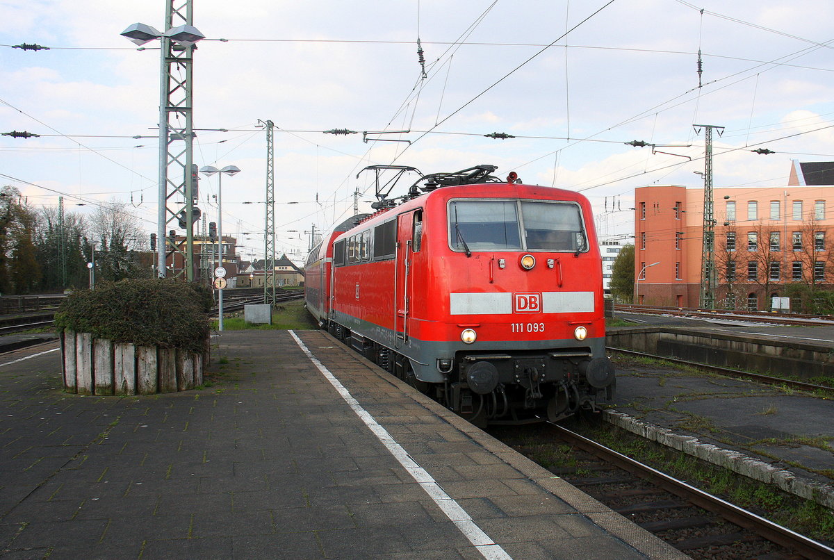 111 093 DB kommt mit dem RE4 von DortmundHBf nach AachenHbf und kommt