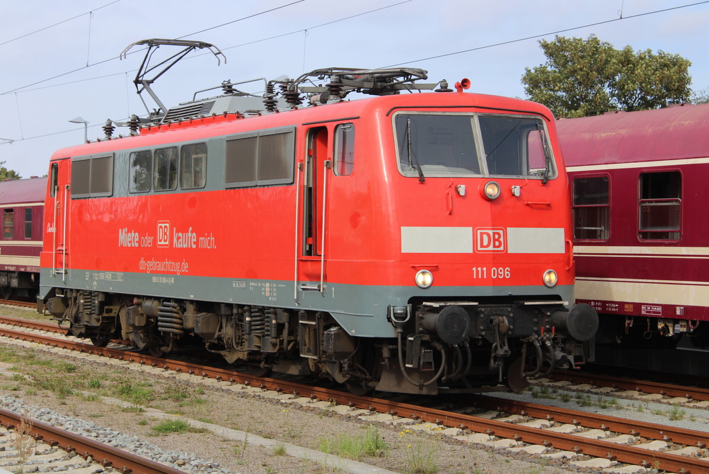 111 096-4 Charlotte  beim Rangieren am 19.09.2025 in Warnemünde. 