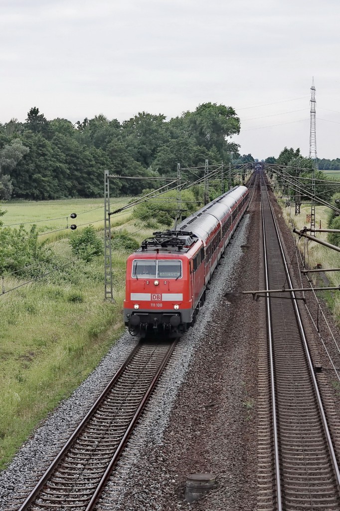 111 100 als RE70 von Mannheim nach Frankfurt - Streckenabschnitt Gernsheim / Groß Gerau - 10.06.2015