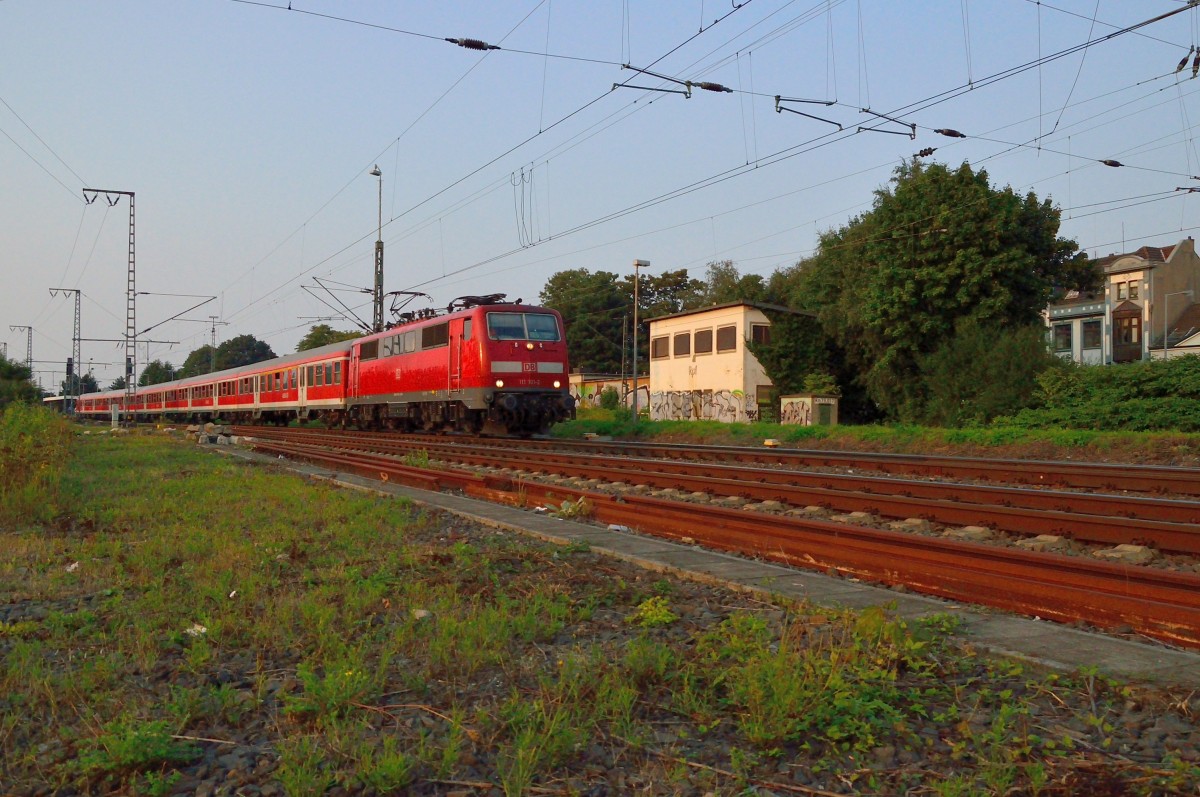 111 101-2 mit RE4 Verstrkerzug nach Aachen verlsst Rheydt Hbf am Donnerstag den 29.8.2013