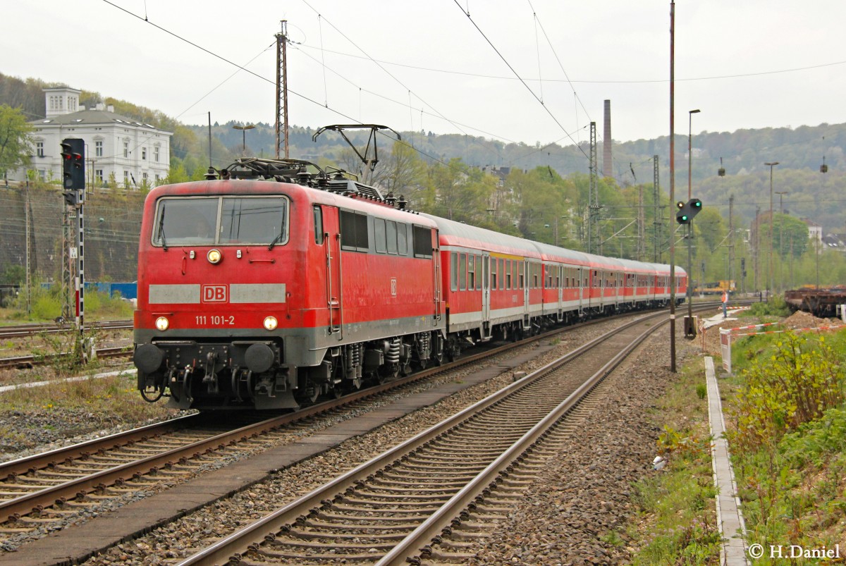 111 101-2 RB48 mit N-Wagen am 10.04.2014 in Wuppertal Steinbeck.