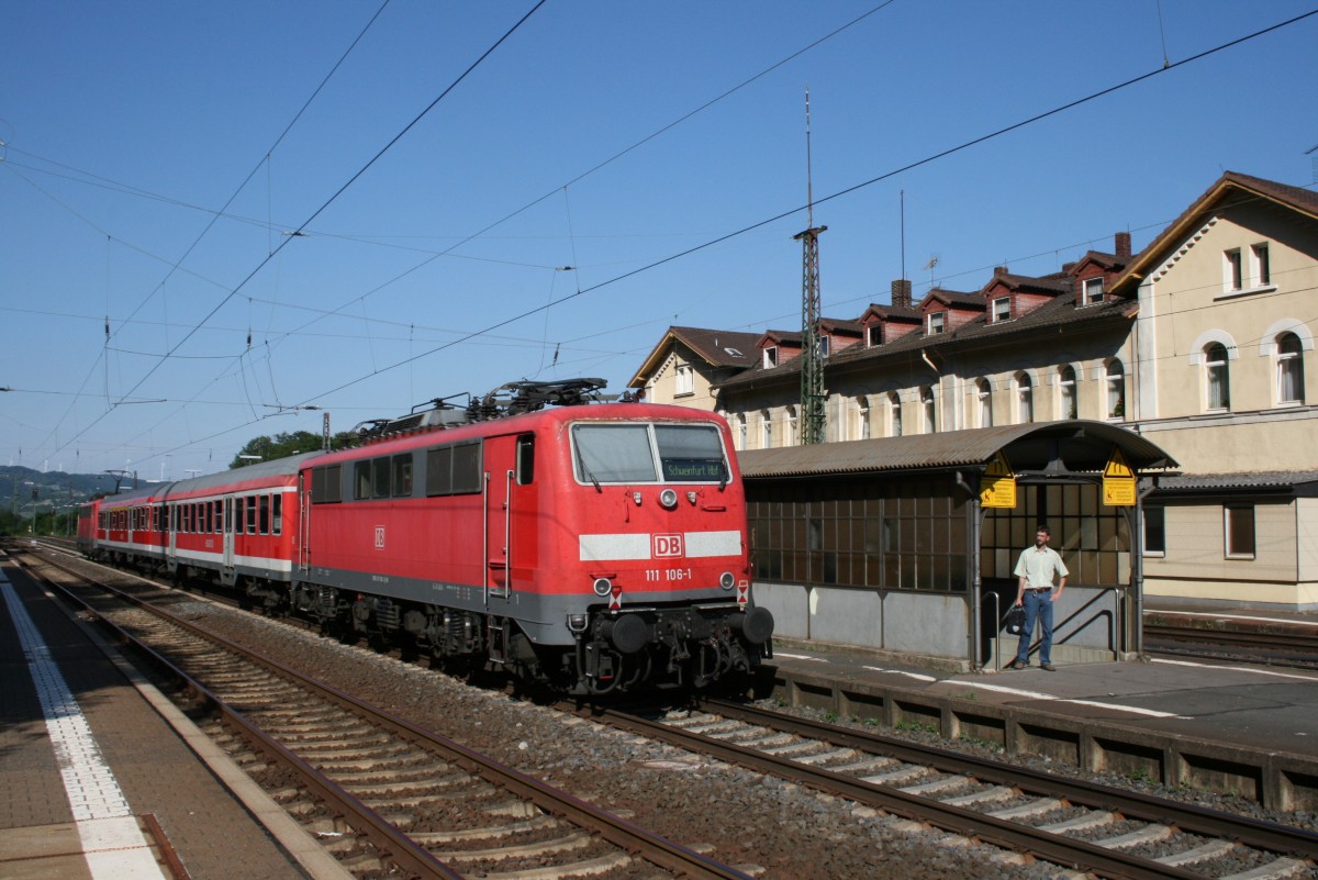 111 106 mit RB 34789 (Schlchtern–Schweinfurt) am 20.07.2010 in Schlchtern