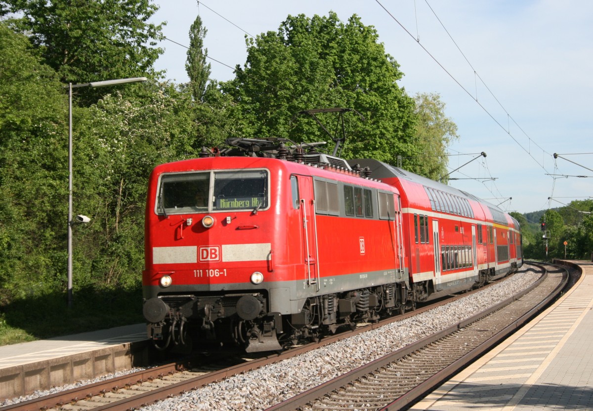 111 106 mit RE 4260 (Mnchen Hbf–Regensburg–Nrnberg Hbf) am 21.05.2014 in Batzhausen