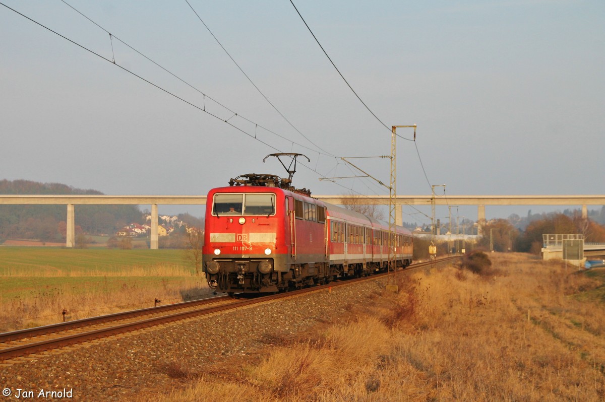 111 107-9 am 07.03.2014 mit einem RE nach Sonneberg bei Niederfüllbach. Ab Morgen fahren alle RE's wieder mit 442, da das Softwareupdate dann beendet ist.
