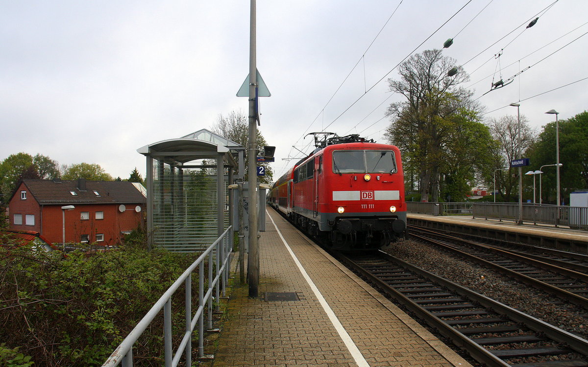 111 111 DB kommt die Kohlscheider-Rampe hoch aus Richtung Neuss,Herzogenrath mit dem RE4 aus Dortmund-Hbf nach Aachen-Hbf und fährt durch Kohlscheid in Richtung Richterich,Laurensberg,Aachen-West,Aachen-Schanz,Aachen-Hbf. 
Aufgenommen vom Bahnsteig 2 in Kohlscheid.
Bei Regenwolken am Morgen vom 3.5.2016.