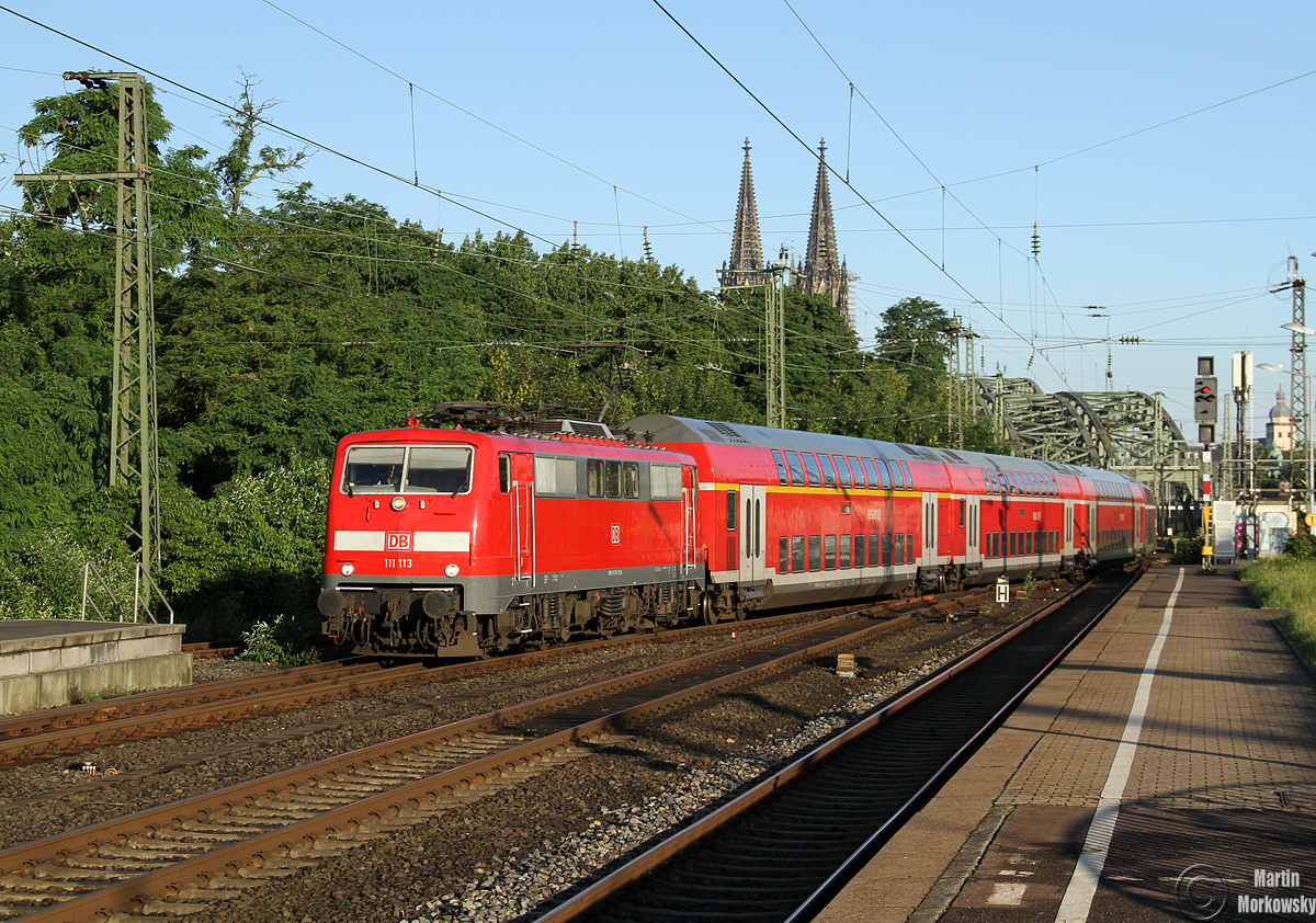 111 113 am RE1 in Köln Messe/Deutz am 26.06.2016