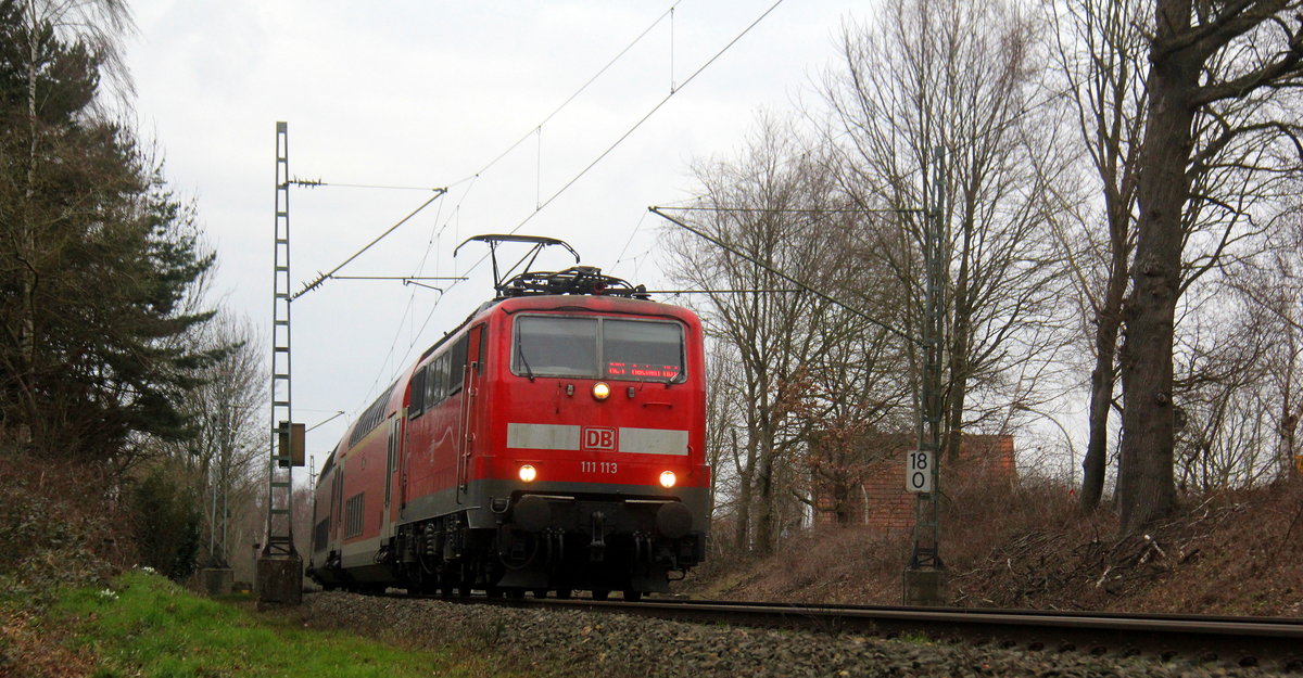 111 113 DB kommt mit dem RE4 aus Dortmund-Hbf nach Aachen-Hbf und kommt aus Richtung Rheydt,Wickrath,Beckrath,Herrath,Erkelenz,Baal,Hückelhoven-Baal,Brachelen,,Lindern,Süggerath,Geilenkirchen,Frelenberg,Zweibrüggen,Übach-Palenberg,Finkenrath,Hofstadt und kommt durch Herzogenrath,Worm in Richtung Herzogenrath,Kohlscheid,Richterich,Laurensberg,Aachen-West,Aachen-Schanz,Aachen-Hbf. Aufgenommen von der Grenzstraße in Herzogenrath,Worm. 
Bei Regenwolken am Nachmittag vom 28.2.2019. 