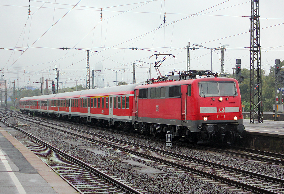 111 114 mit einem N-Wagen Leerpark auf dem rtg BW Deutzerfeld, Kln Messe/Deutz am 08.09.2013