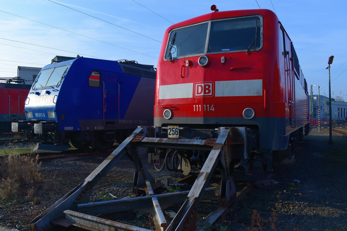 111 114 steht auch vorm Prellbock. 17.12.2016