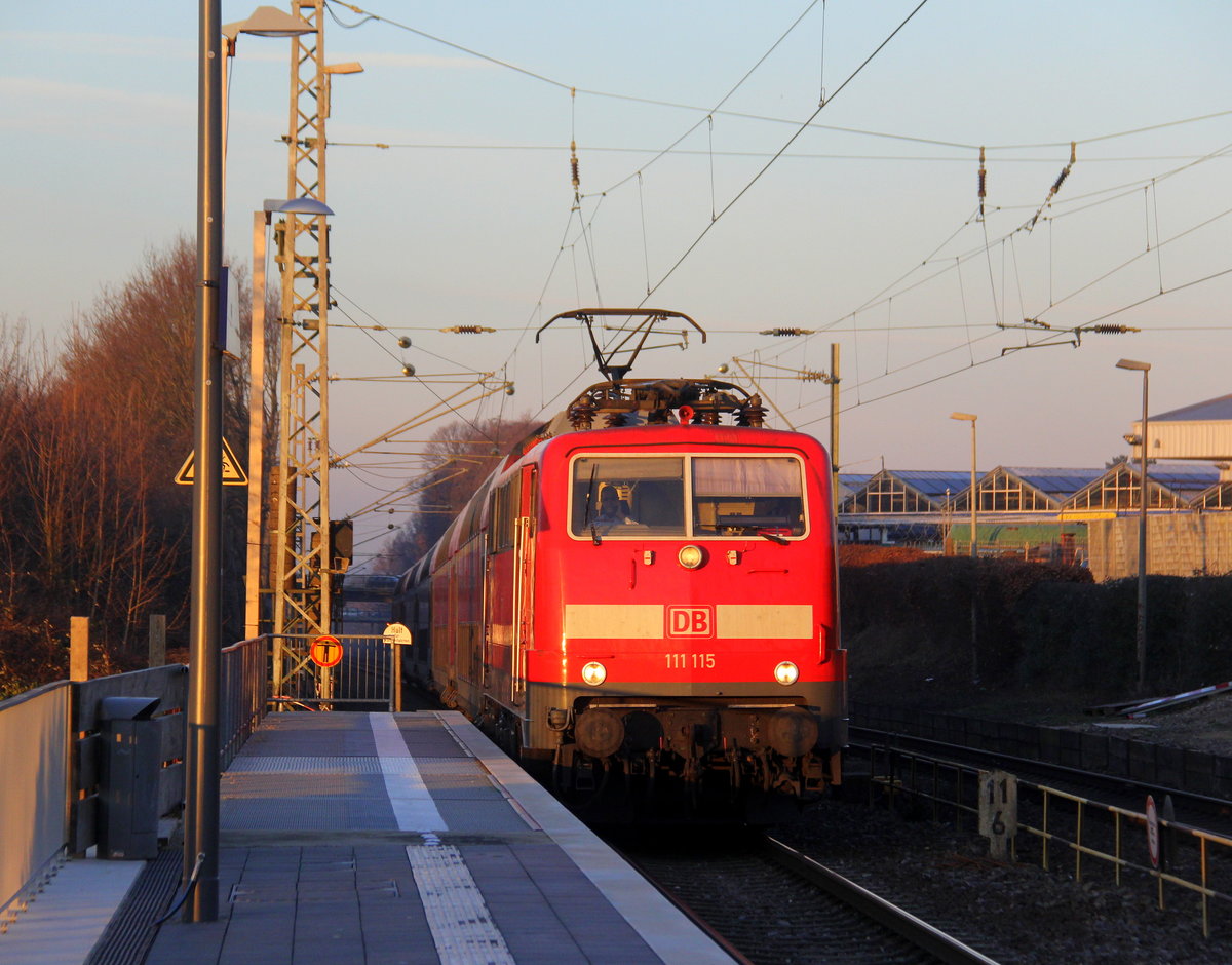 111 115 DB kommt die Kohlscheider-Rampe hoch aus Richtung Neuss,Herzogenrath mit mit dem RE4 aus Düsseldorf-Hbf nach Aachen-Hbf und fährt durch Kohlscheid in Richtung Richterich,Laurensberg,Aachen-West,Aachen-Schanz,Aachen-Hbf. 
Aufgenommen vom Bahnsteig 2  in Kohlscheid.
Bei schönem Winterwetter am Kalten Nachmittag vom 21.1.2019.