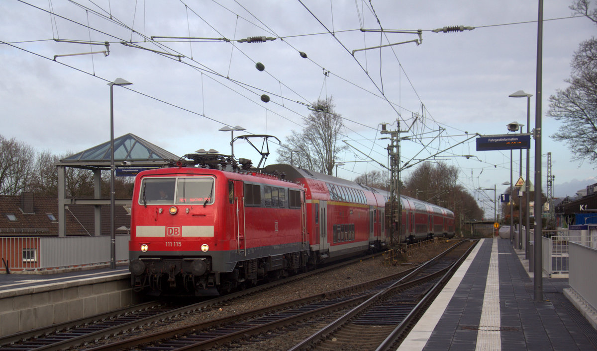 111 115 DB kommt die Kohlscheider-Rampe hoch aus Richtung Neuss,Herzogenrath mit dem RE4 aus Dortmund-Hbf nach Aachen-Hbf und fährt durch Kohlscheid in Richtung Richterich,Laurensberg,Aachen-West,Aachen-Schanz,Aachen-Hbf.  
Aufgenommen vom Bahnsteig 1 in Kohlscheid.
Bei Sonne und Regenwolken am Mittag vom 14.12.2019.
Und das ist mein 10800tes Bahnbild bei http://WWW.Bahnbilder de