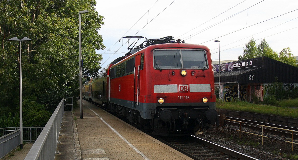 111 116 DB kommt die Kohlscheider-Rampe hoch aus Richtung Neuss,Herzogenrath mit dem RE4 aus Dortmund-Hbf-Aachen-Hbf und fährt durch Kohlscheid in Richtung Richterich,Laurensberg,Aachen-West bei Sonne und Wolken am Morgen vom 22.8.2014.