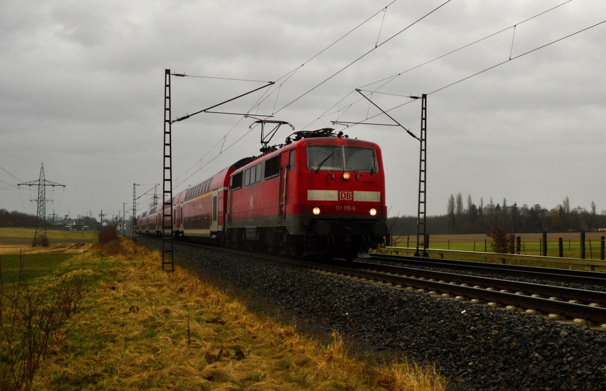 111 118-6 mit einem RE4 nach Aachen kurz vorm Bü Am Chur/In der Schley am Freitag den 20.2.2015