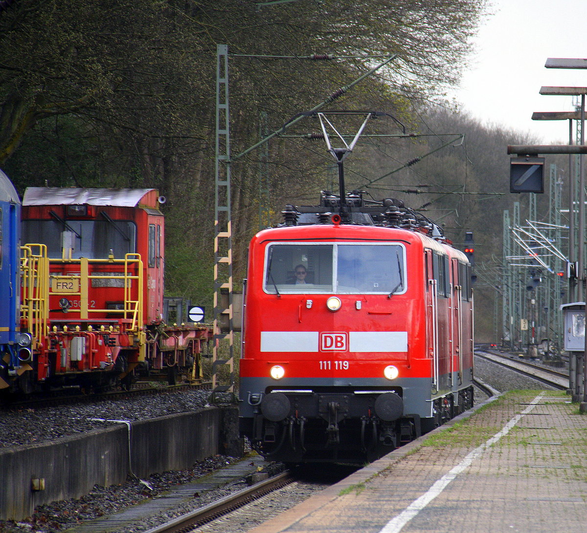 111 119 und 111 012 beide von DB kommen als Lokzug aus Dortmund-Hbf nach Aachen-Hbf und kommen aus Richtung Neuss,Herzogenrath,Kohlscheid,Richterich,Laurensberg und fahren durch Aachen-West in Richtung Aachen-Schanz,Aachen-Hbf,.
Aufgenommen vom Bahnsteig in Aachen-West. 
Bei Sonne und Regenwolken am Nachmittag vom 7.4.2016.