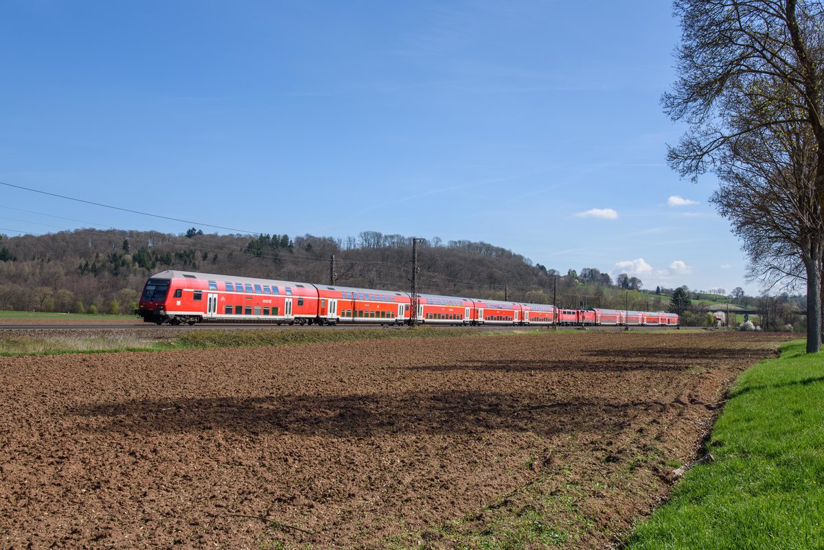 111 120 und 114 002 mit einer Leerzug Überführung von Ulm nach Stuttgart.(Uhingen 30.3.2017).