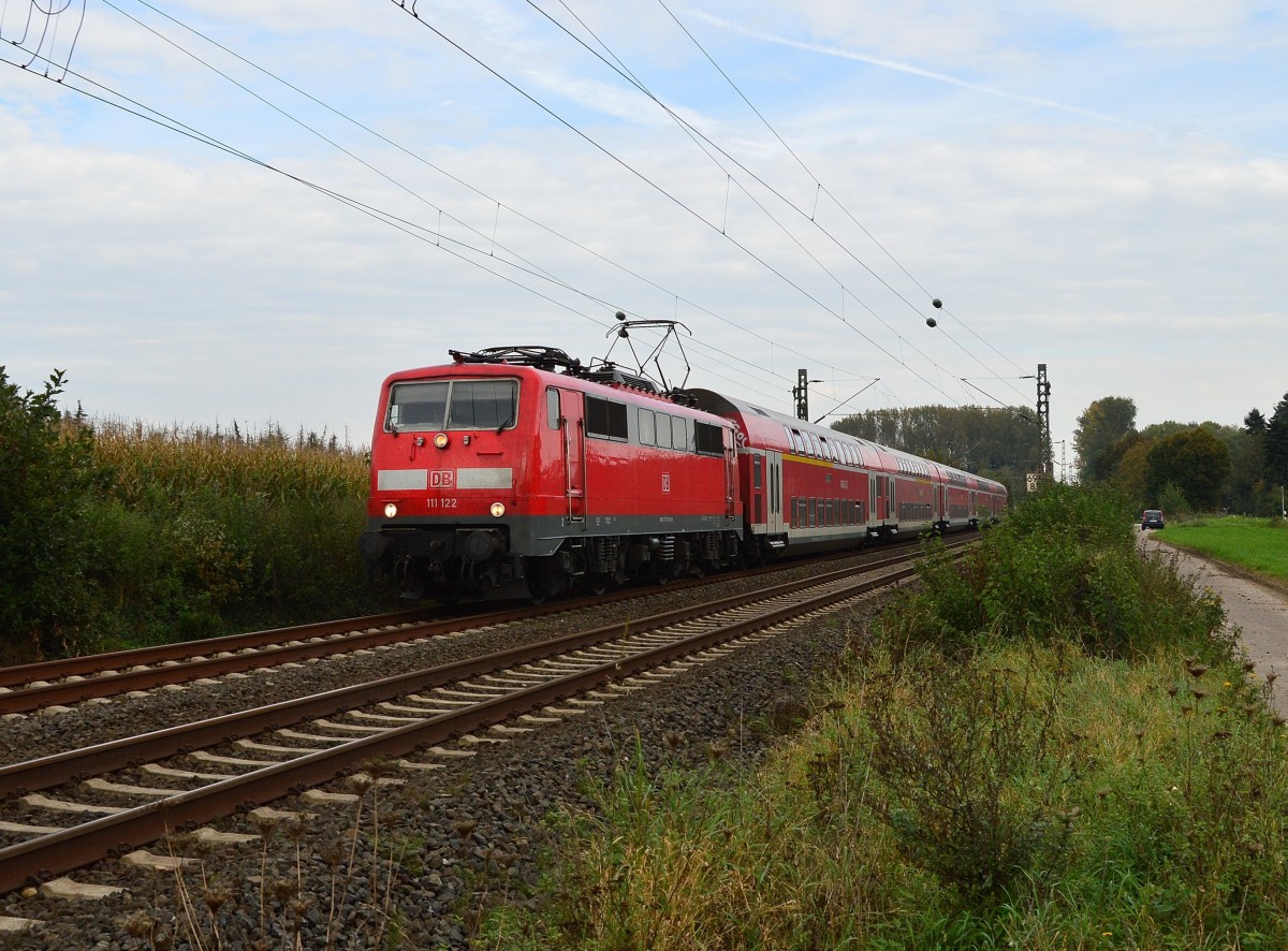 111 122 mit einer RE4 nach Aachen bei Korschenbroich. 11.10.2014
