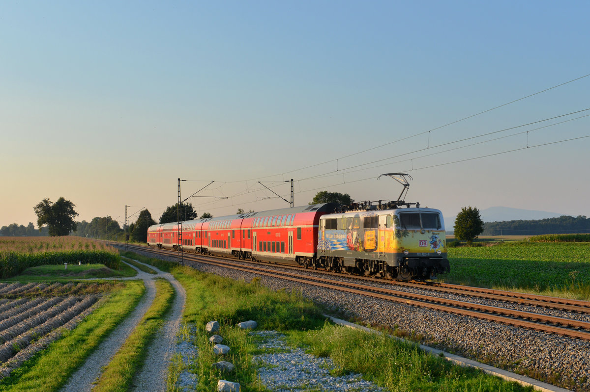111 123 mit einem RE am 07.09.2016 bei Langenisarhofen. 