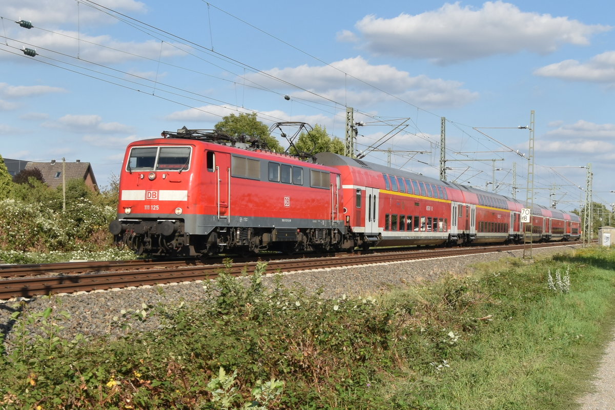 111 125 mit einem RE4 in Kleinenbroich am 12.9.2019 gen Aachen