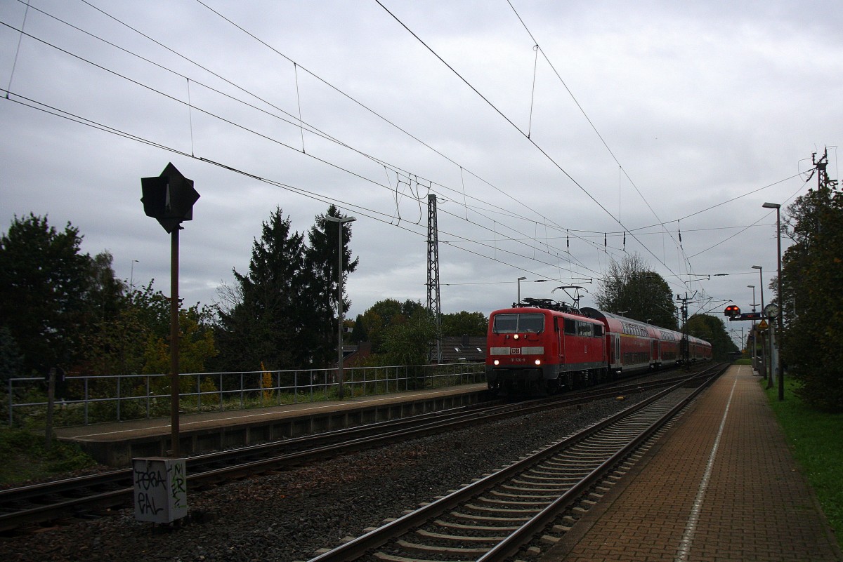 111 126-9 DB kommt die Kohlscheider-Rampe hoch aus Richtung Neuss,Herzogenrath mit einem RE4 aus Dortmund-Hbf-Aachen-Hbf und fährt durch Kohlscheid in Richtung Richterich,Laurensberg,Aachen-West. Bei Wolken am Nachmittag vom 24.10.2014.