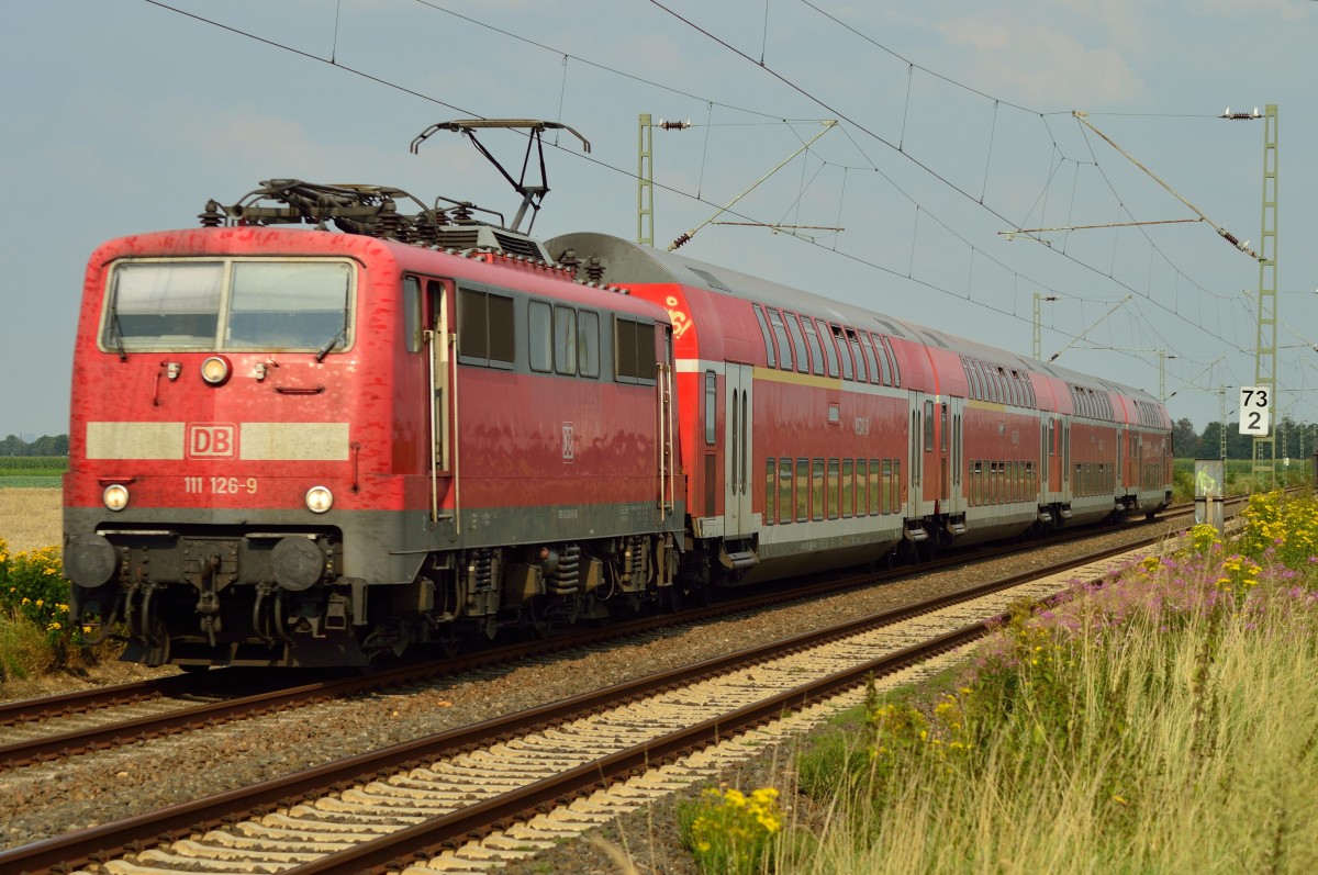 111 126-9 mit einem RE4 nach Aachen bei Kleinenbroich. 1.8.2014