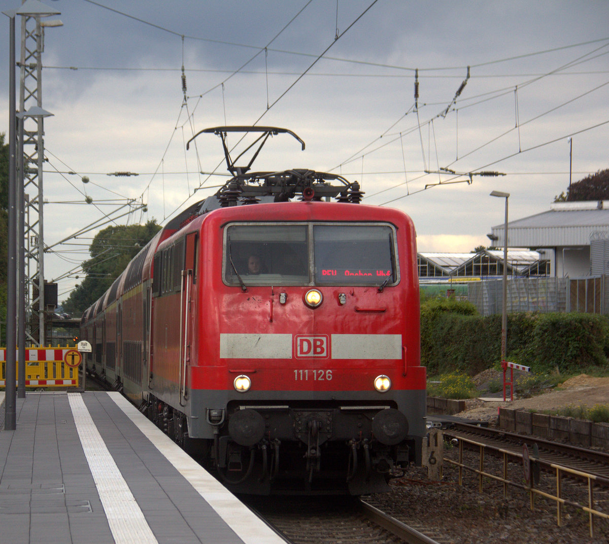 111 126 DB kommt die Kohlscheider-Rampe hoch aus Richtung Neuss,Herzogenrath mit dem RE4 aus Dortmund-Hbf nach Aachen-Hbf und fährt durch Kohlscheid in Richtung Richterich,Laurensberg,Aachen-West,Aachen-Schanz,Aachen-Hbf. 
Aufgenommen vom Bahnsteig 2 in Kohlscheid.
Bei Wolken am Nachmittag vom 23.9.2019.