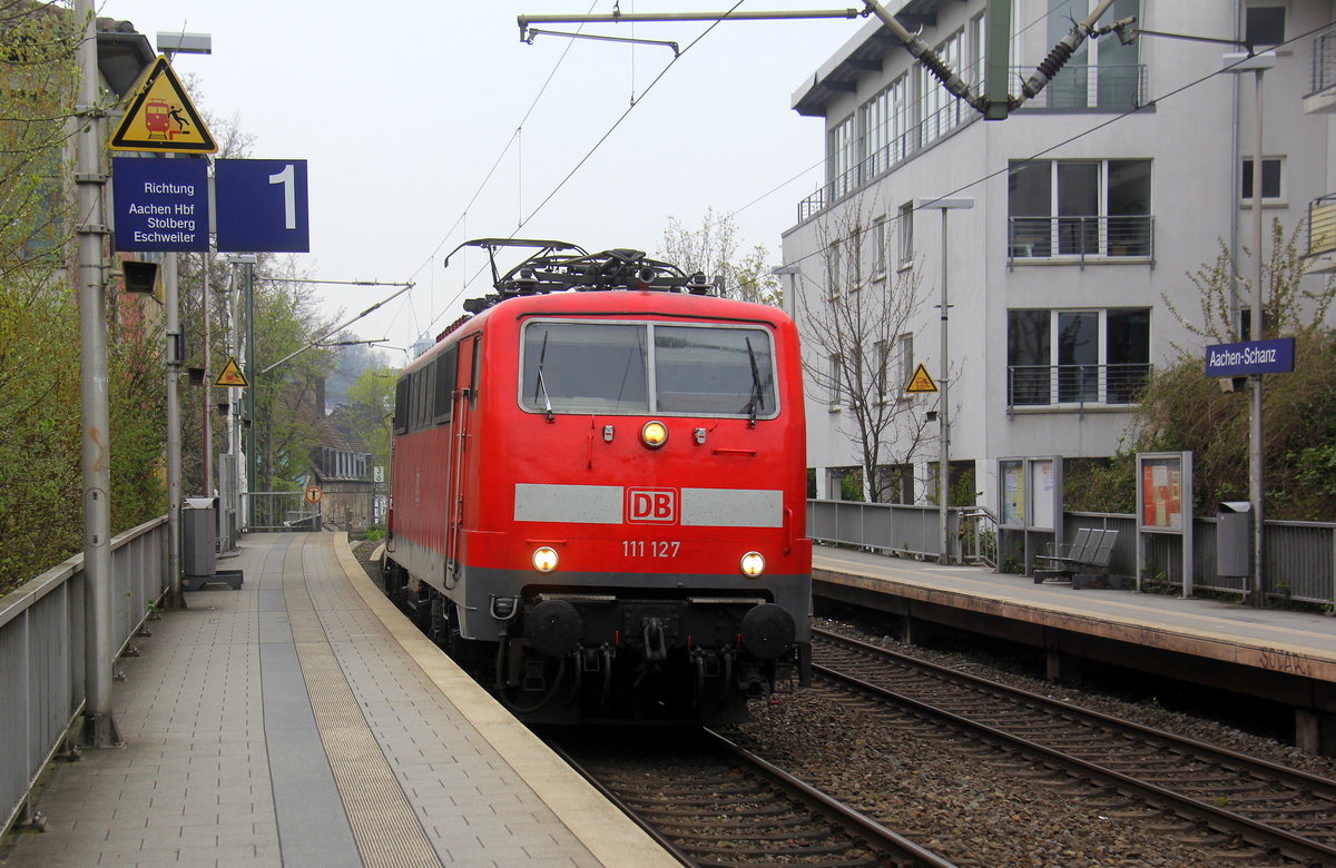 111 127 DB kommt als Lokzug aus Dortmund-Hbf nach Aachen-Hbf und kommt aus Richtung Rheydt,Wickrath,Beckrath,Herrath,Erkelenz,Baal,Hückelhoven-Baal,Brachelen,,Lindern,Süggerath,Geilenkirchen,Frelenberg,Zweibrüggen,Übach-Palenberg,Rimburg,Finkenrath,Hofstadt,Herzogenrath, Kohlscheid,Richterich,Laurensberg,Aachen-West und fährt durch Aachen-Schanz in Richtung Aachen-Hbf. 
Aufgenommen vom Bahnsteig von Aachen-Schanz. 
Am Nachmittag vom 9.4.2019.