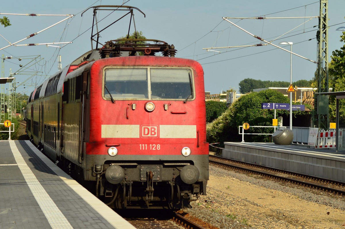 111 128 in Korschenbroich am 3.8.2014 mit RE4 nach Aachen. 