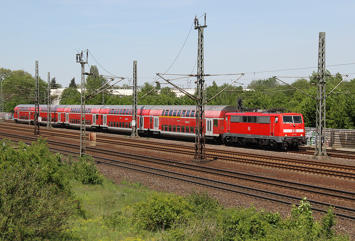 111 129 am RE9 nach Siegen bei Porz(Rhein) am 17.05.2017