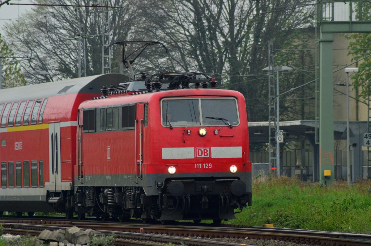 111 129 verlässt mit einem RE4 Rheydt Hbf.5.4.2014