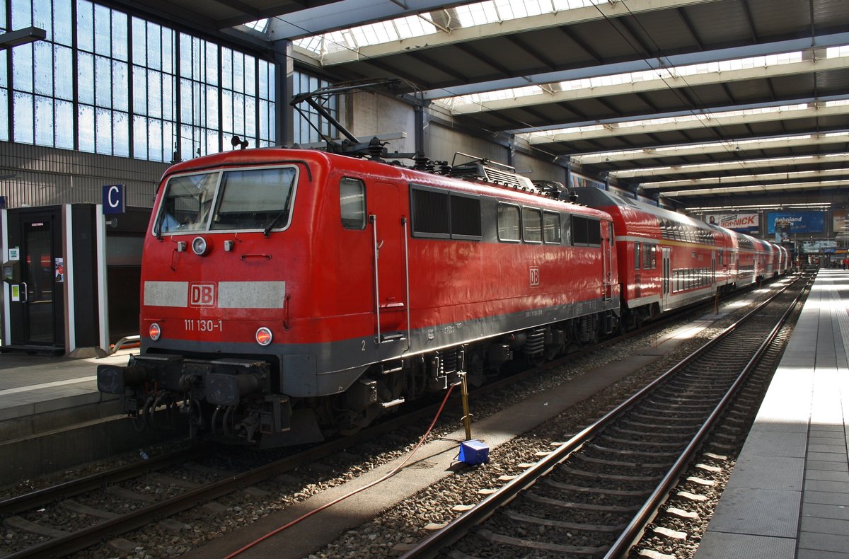 111 130-1 steht am 14.8.2017 mit dem RE4853 von Nürnberg Hauptbahnhof im Münchener Hauptbahnhof.