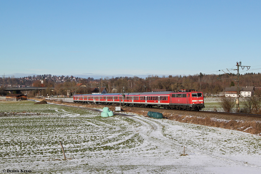 111 130 mit RB 59521 am 08.12.2013 bei Ohlstadt.